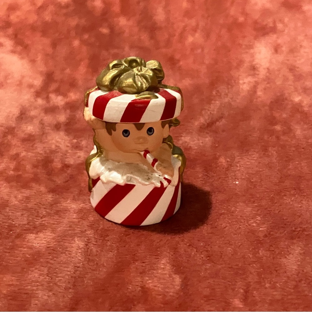 Vintage Hallmark Merry Miniatures Happy Hatters Hattie Boxx Figurine